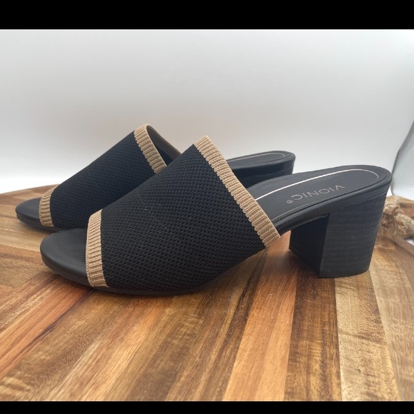 NWOT Vionic Shoes Womens 9 Black Tan Block Heel Knit Sandals Mules Fleur Comfort - Picture 1 of 8